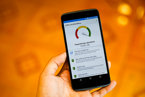 5-BlackBerry-Dtek-50-VnE-8363-2099-1482291130.jpg