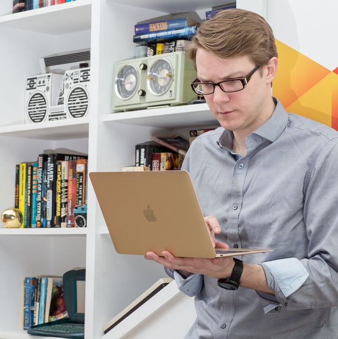 new-apple-macbook-2015-tren-tay.jpg